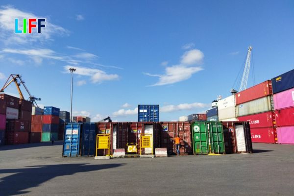 Vận chuyển hàng đến cảng