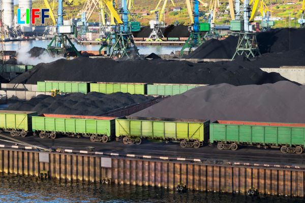 Vị tr&iacute; xếp container tr&ecirc;n t&agrave;u