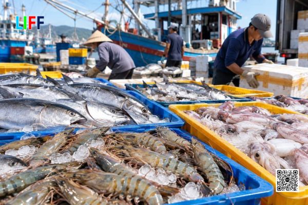 Doanh nghiệp thực hiện thủ tục kiểm tra an to&agrave;n thực phẩm tr&ecirc;n hệ thống điện tử